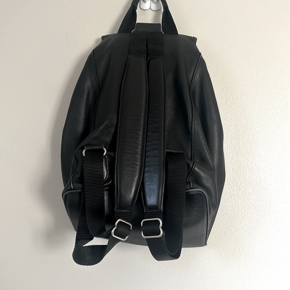 Vintage Coach 0529 Classic Black Leather Backpack - Picture 3 of 16